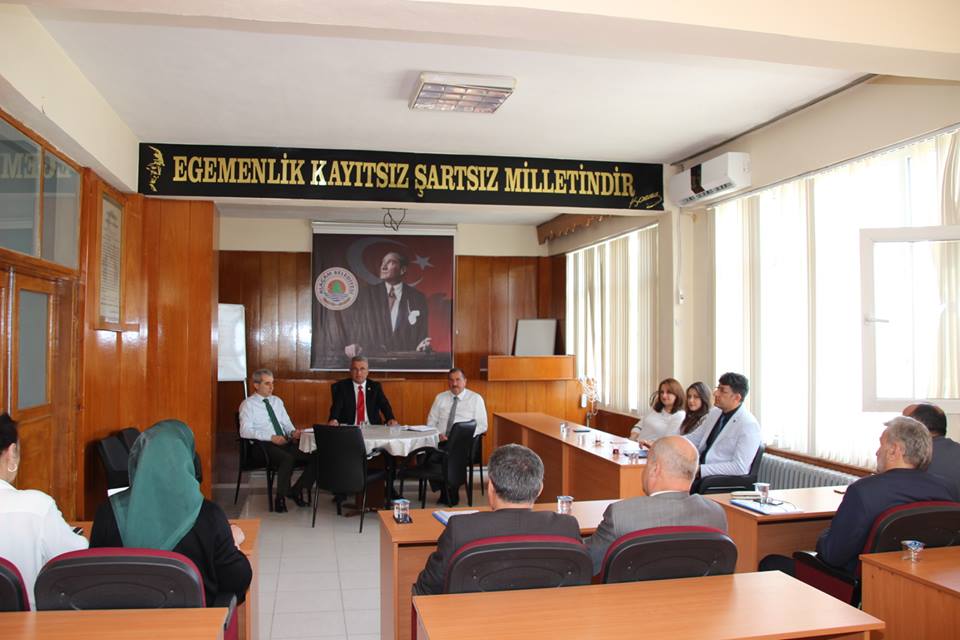 ALAÇAM KADIN MESLEKİ EĞİTİM MERKEZİNİN FAALİYETLERİ HAKKINDA İSTİŞARE TOPLANTISI YAPILDI.